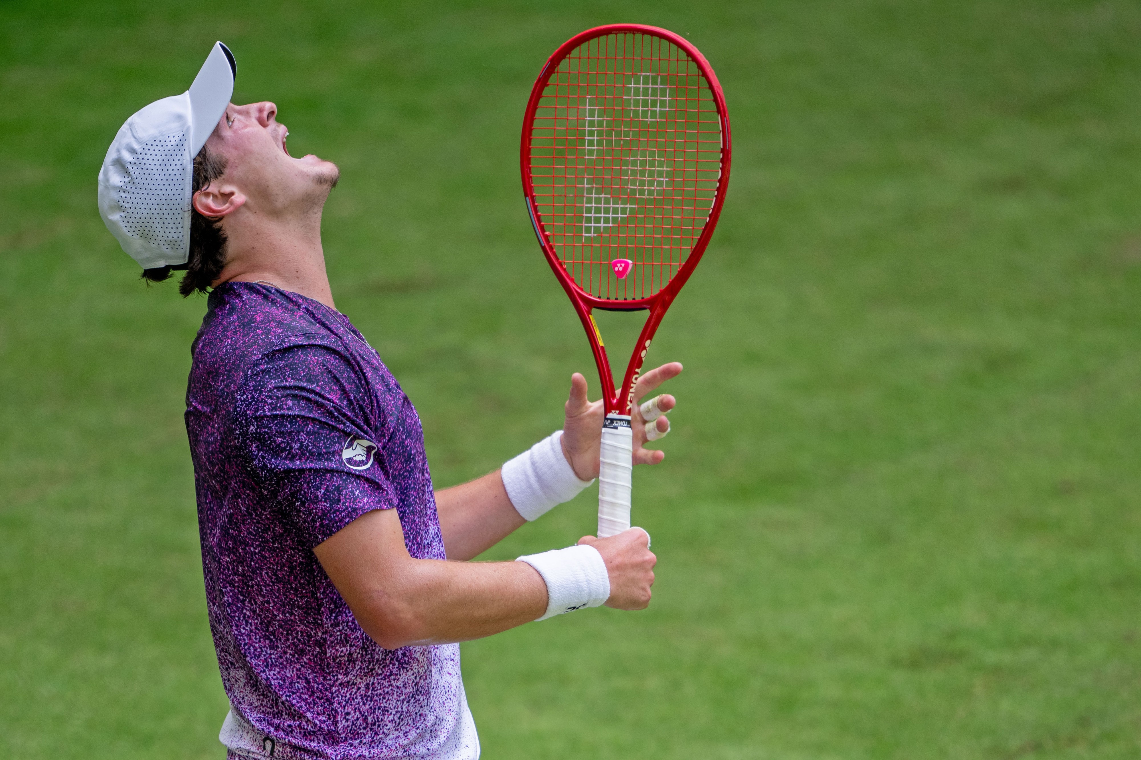 A 10 dias de Wimbledon, João Fonseca tem jogo adiado em campeonato na Alemanha