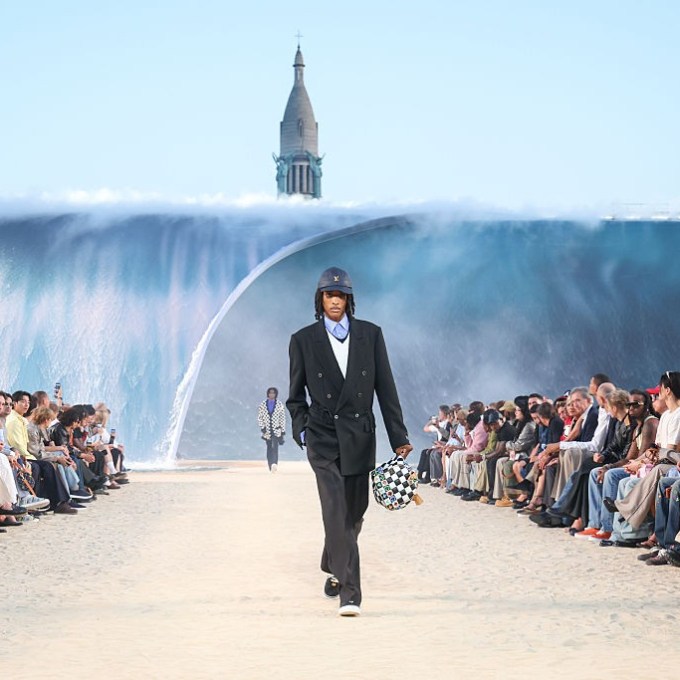 Paris sob 40 graus: a moda masculina troca o excesso pela leveza