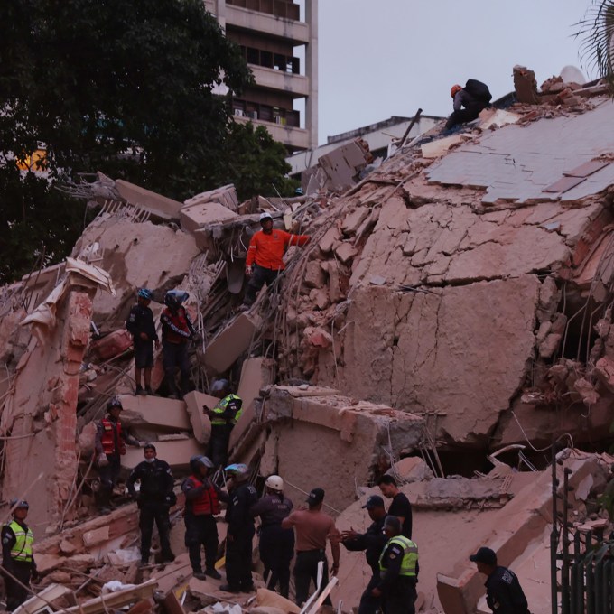 Policiais são detidos após roubarem vítimas de terremotos na Venezuela; veja vídeo