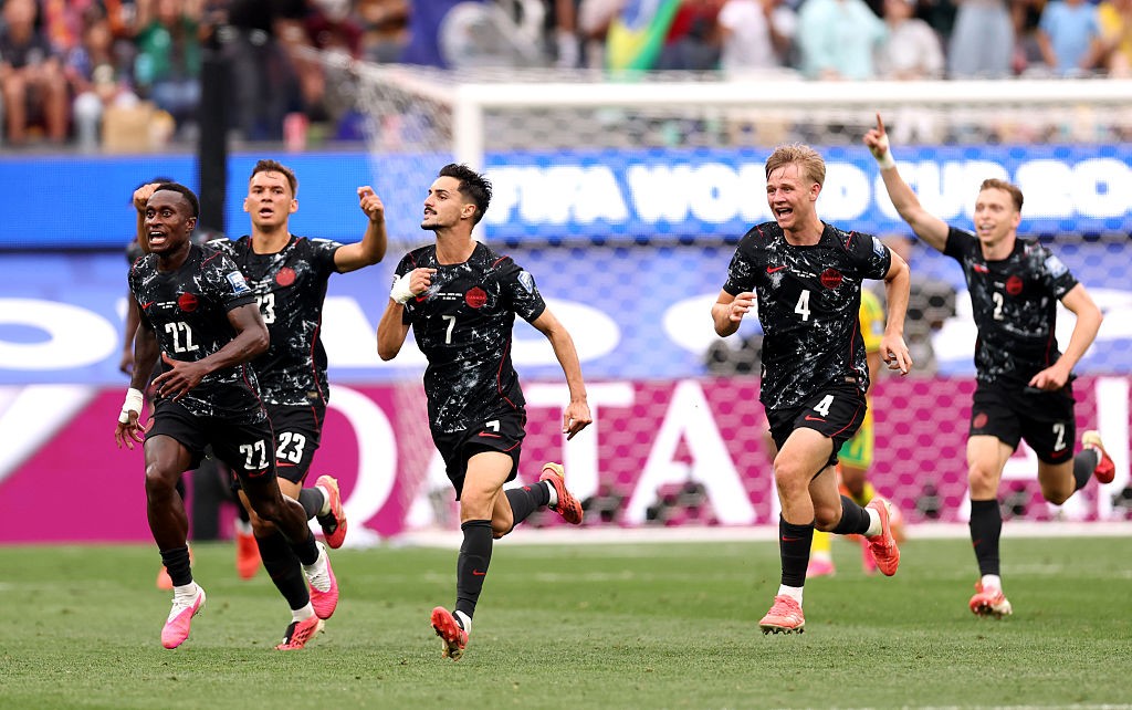 Anfitriões avançam: Canadá vence África do Sul com gol nos acréscimos