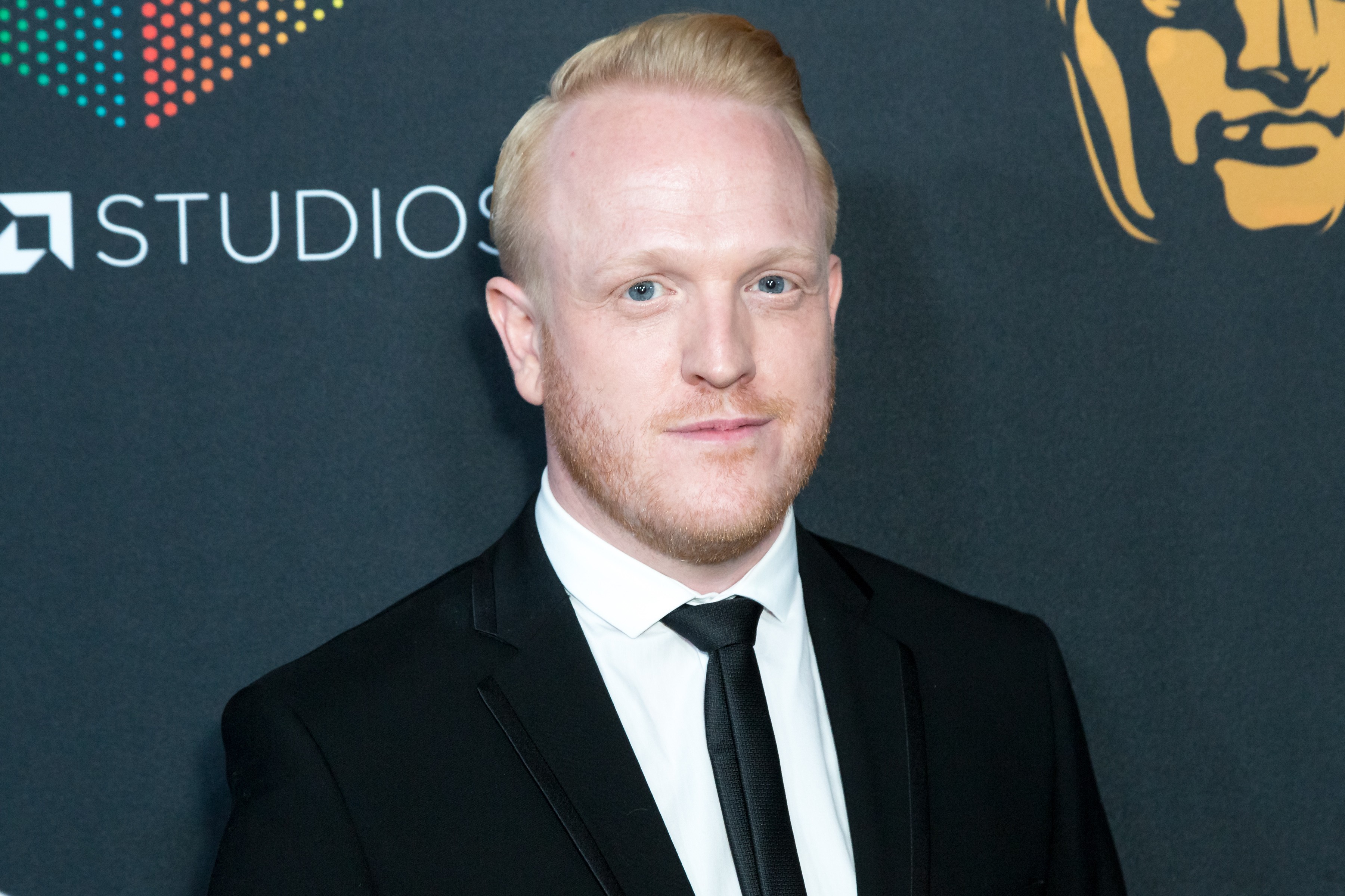 Morre Owain Rhys Davies, ator de ‘Twin Peaks’ e ‘The OA’, aos 44 anos