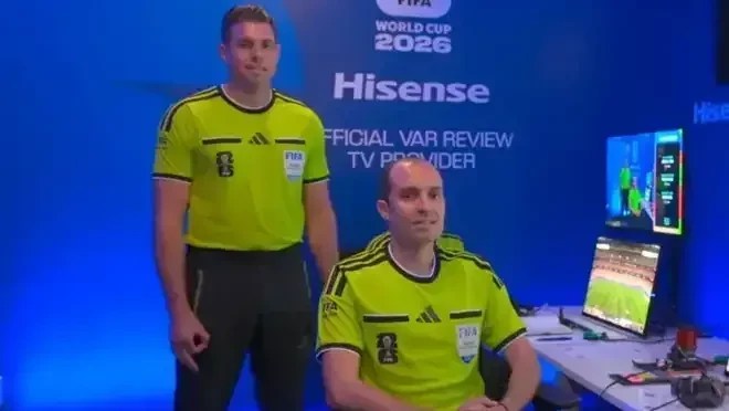 Fifa decide sobre caso de assistente do VAR acusado de gesto supremacista