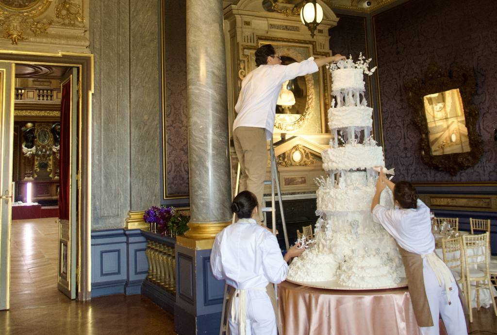 Casamento do ex de Marina Ruy Barbosa teve bolo de mais de meio milhão de reais