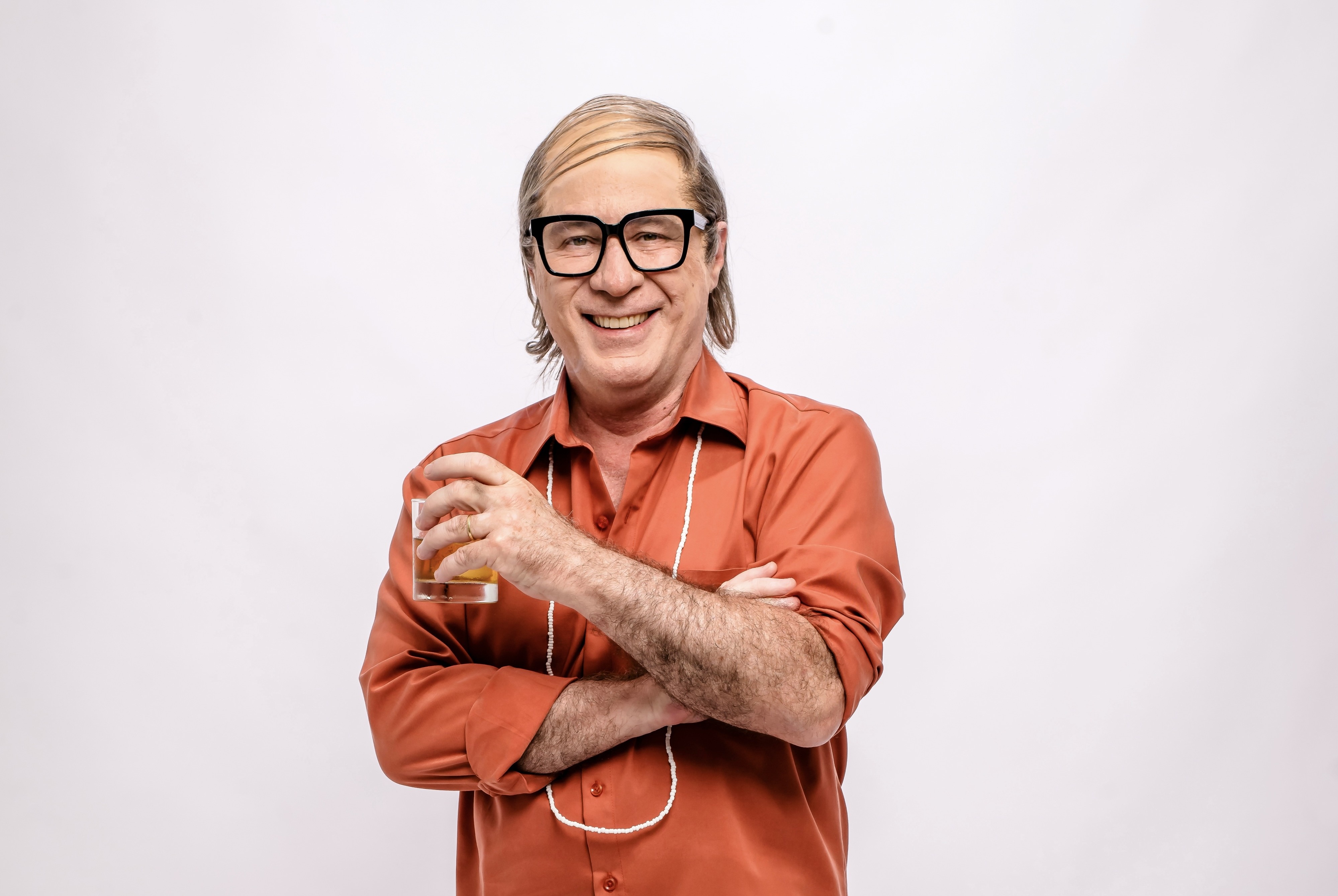 Leopoldo Pacheco vira Vinícius de Moraes no teatro: “A boemia contaminou a área artística”