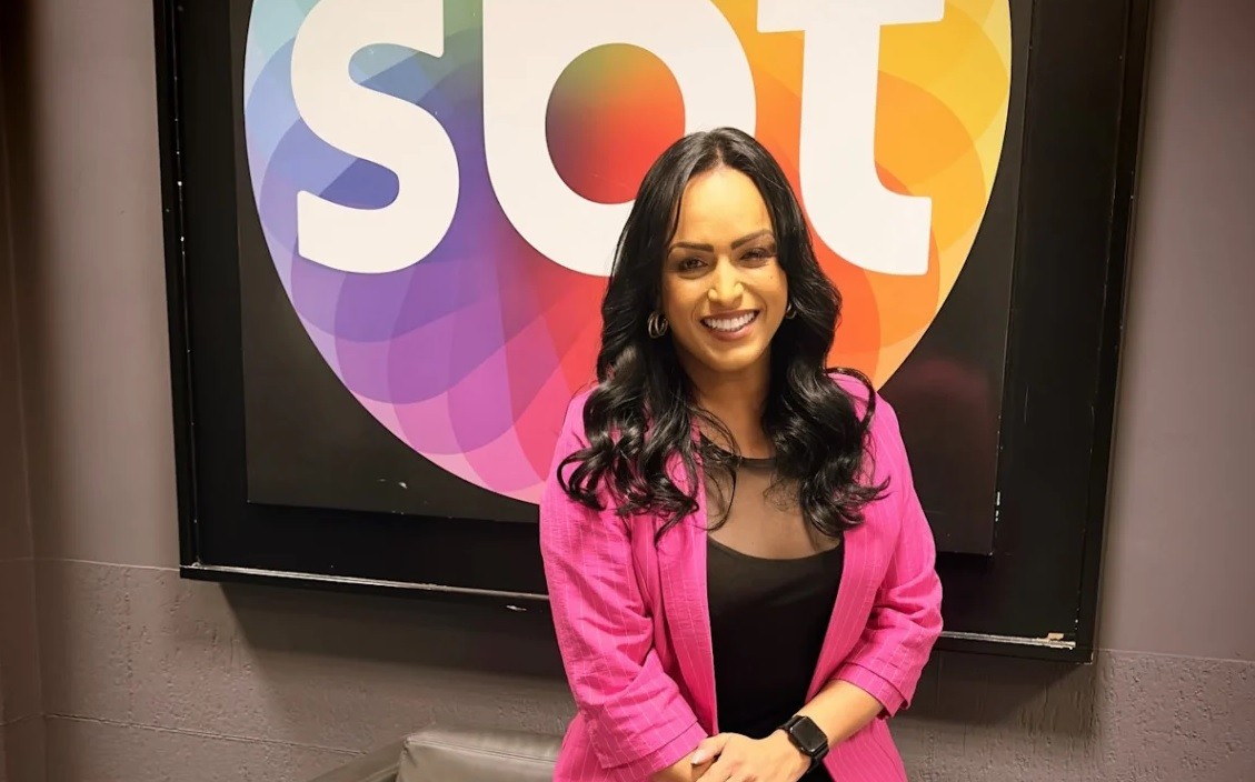 A primeira apresentadora trans a assumir um telejornal na TV brasileira