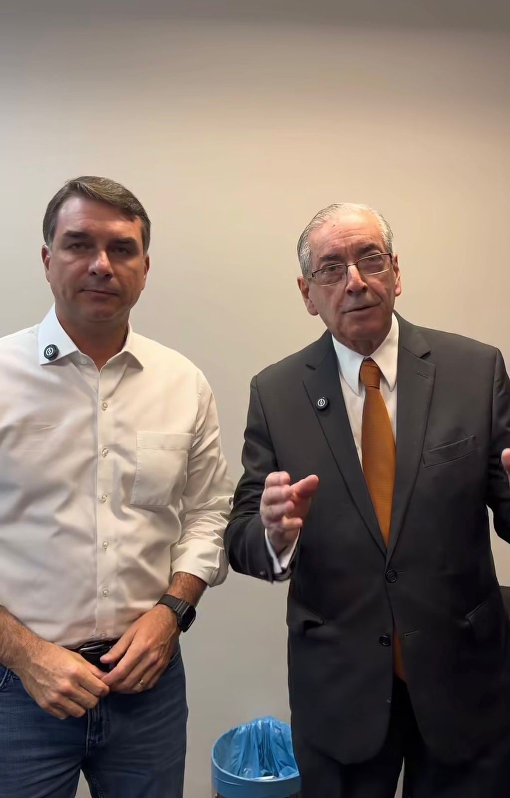 O que Flávio Bolsonaro foi fazer com Cunha em Minas Gerais