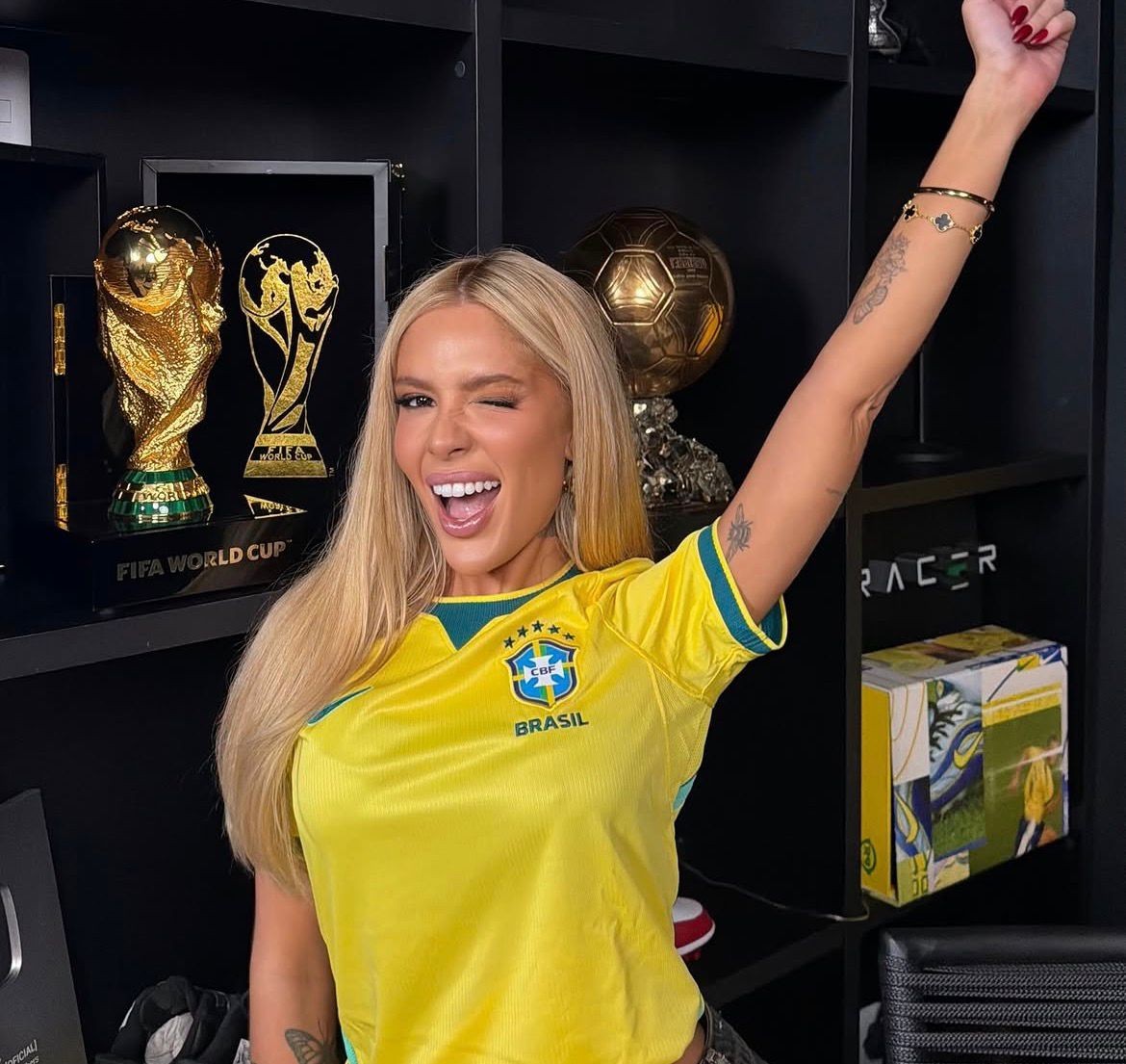 Ex de Léo Pereira exibe área VIP antes de embarcar para a Copa