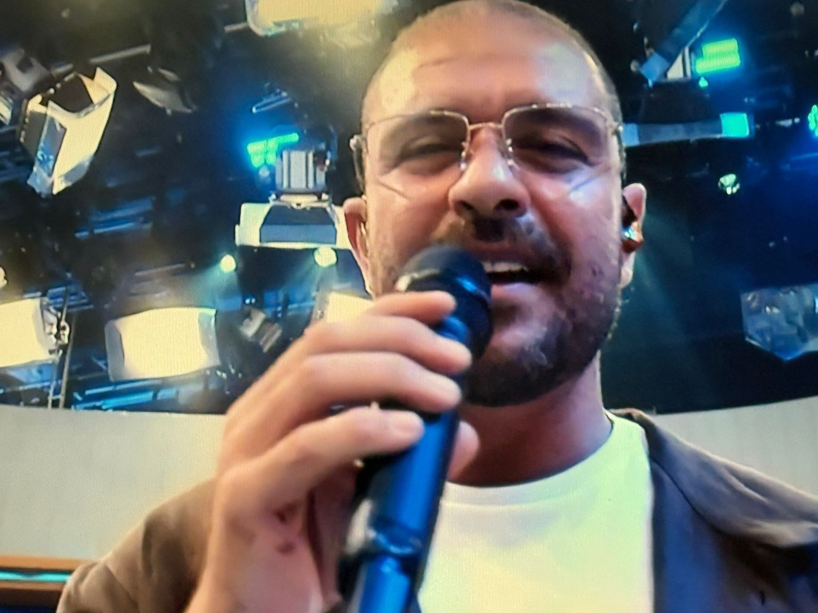 Após problema de saúde, voz de Diogo Nogueira chama atenção no ‘Encontro’