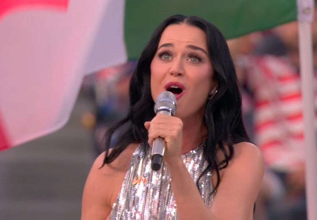 Katy Perry se enfurece com governo Trump por uso de música em vídeo de guerra