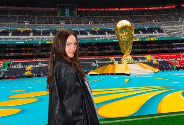 Aprendiz de Anitta, Belinda Peregrín abre show de Shakira na Copa do México