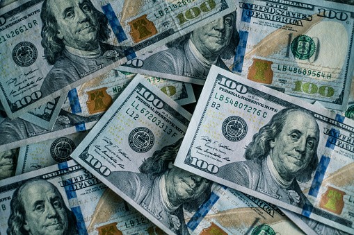 Mundo registra recorde de novos milionários em 2025, aponta relatório