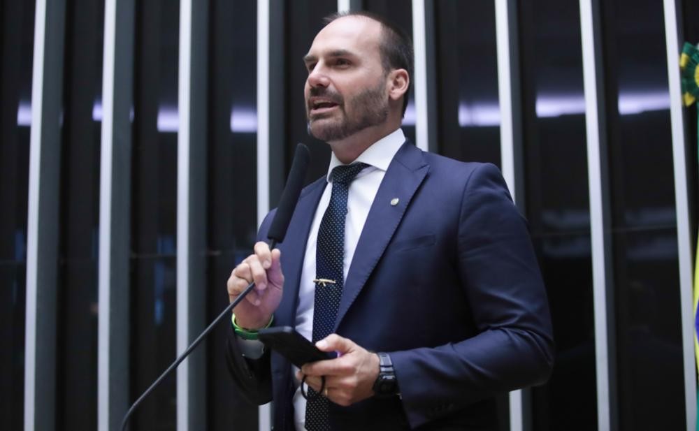 Após PF recomendar demissão, futuro de Eduardo Bolsonaro está nas mãos de ministro de Lula