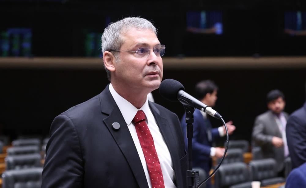 Petista pede a André Mendonça que analise conexão do caso Master com Carbono Oculto