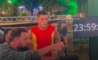 Bombeiro bate recorde mundial ao correr cinco maratonas em 24 horas na esteira