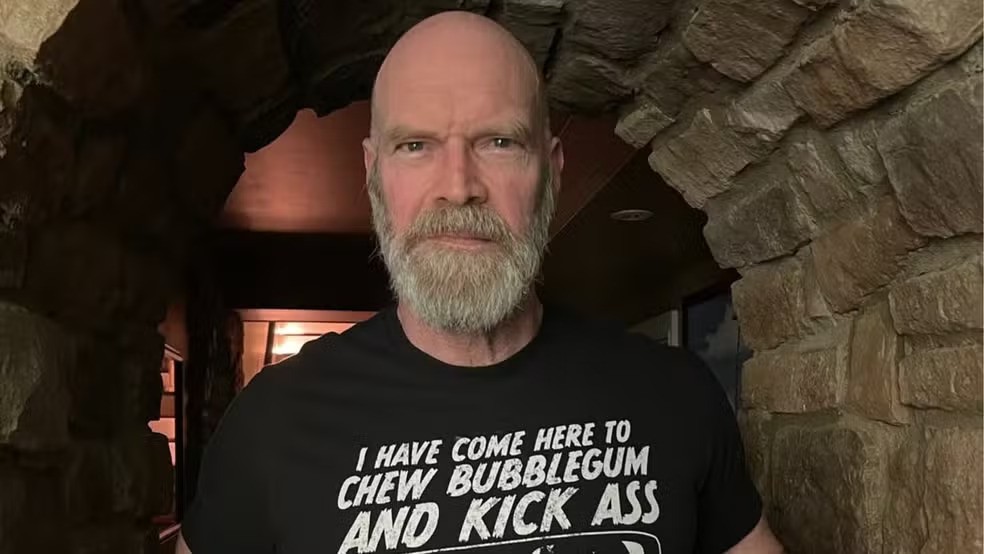 Ator de ‘X-Men’ revela diagnóstico raro de câncer de mama