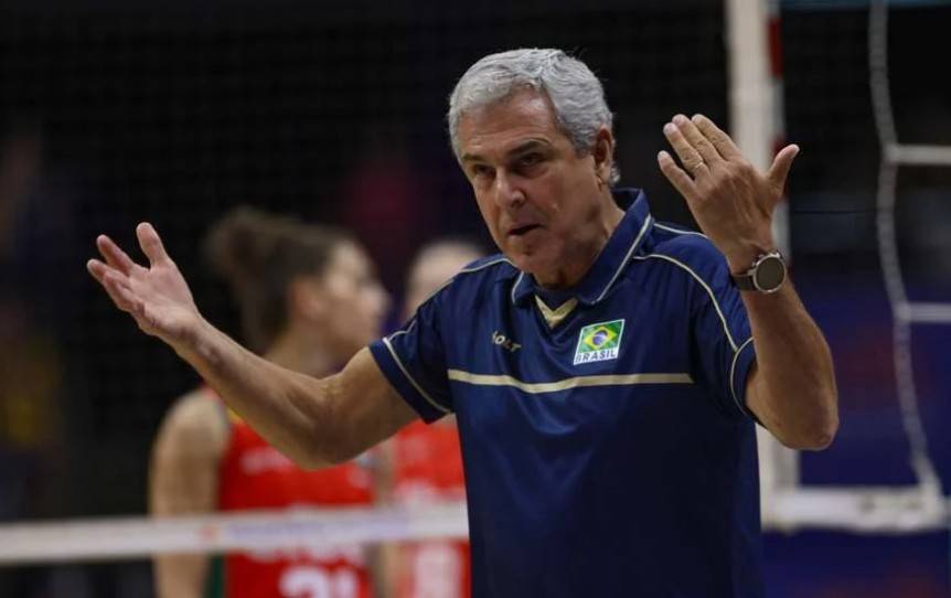 O gesto que levou à suspensão do técnico José Roberto Guimarães