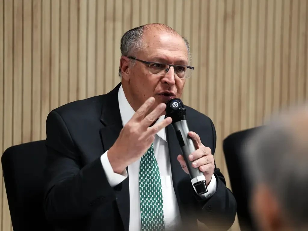 A reação de Alckmin aos ataques de Milei a Lula e Moraes