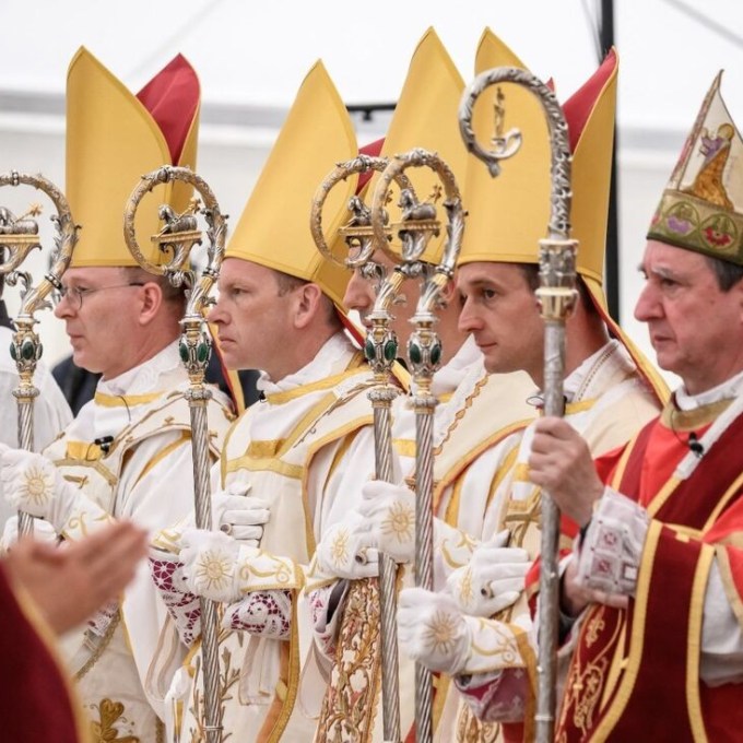 Grupo ultraconservador volta a afrontar papa e apresenta recurso contra decisão do Vaticano