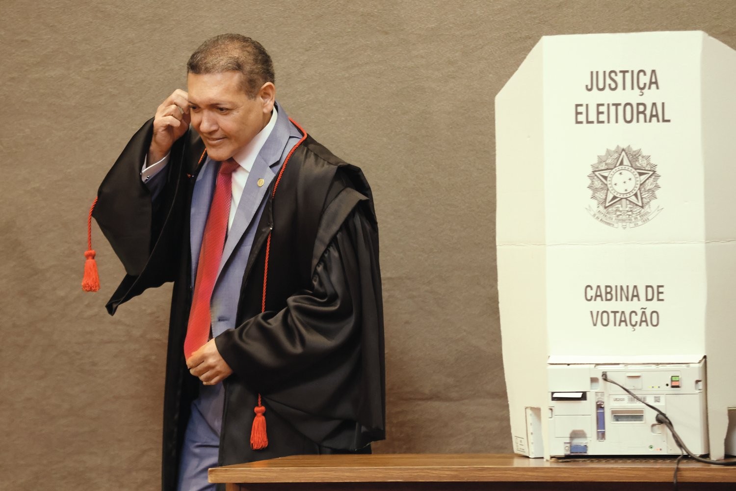 A atração de um juiz pela censura, que é proibida pela Constituição