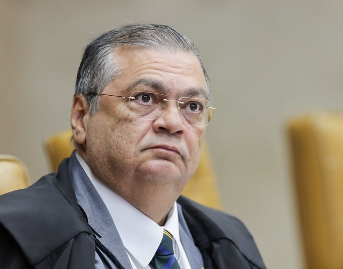 Dino alerta para 'exemplos horrendos' de crimes no mercado financeiro