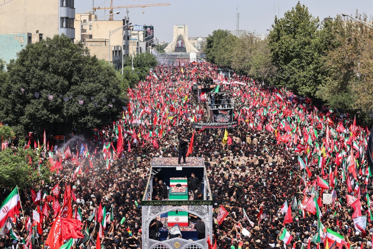 Milhões de iranianos vão às ruas para cortejo fúnebre de Ali Khamenei: ‘Nos reergueremos’