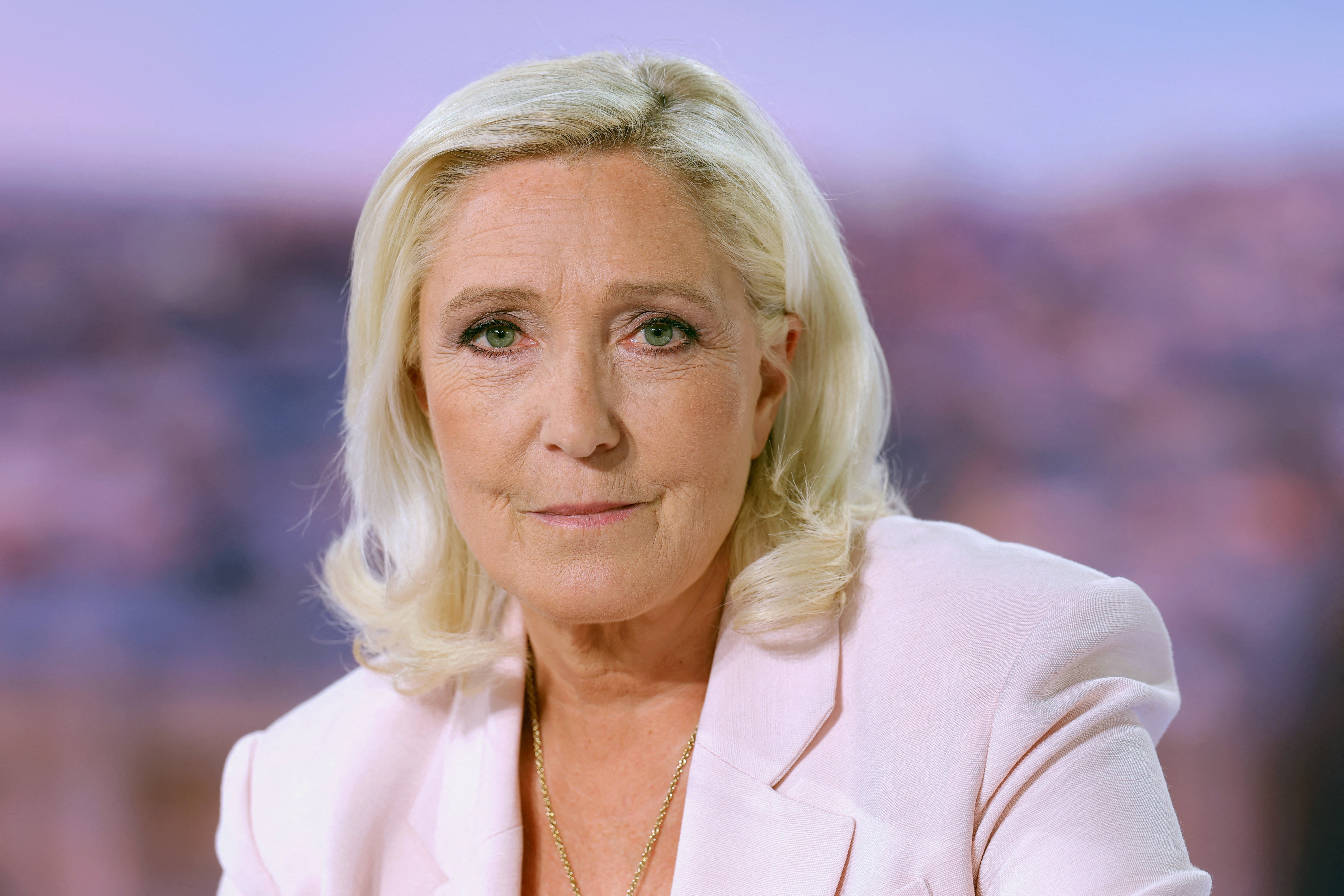 Le Pen anuncia candidatura à presidência da França apesar de condenação por corrupção