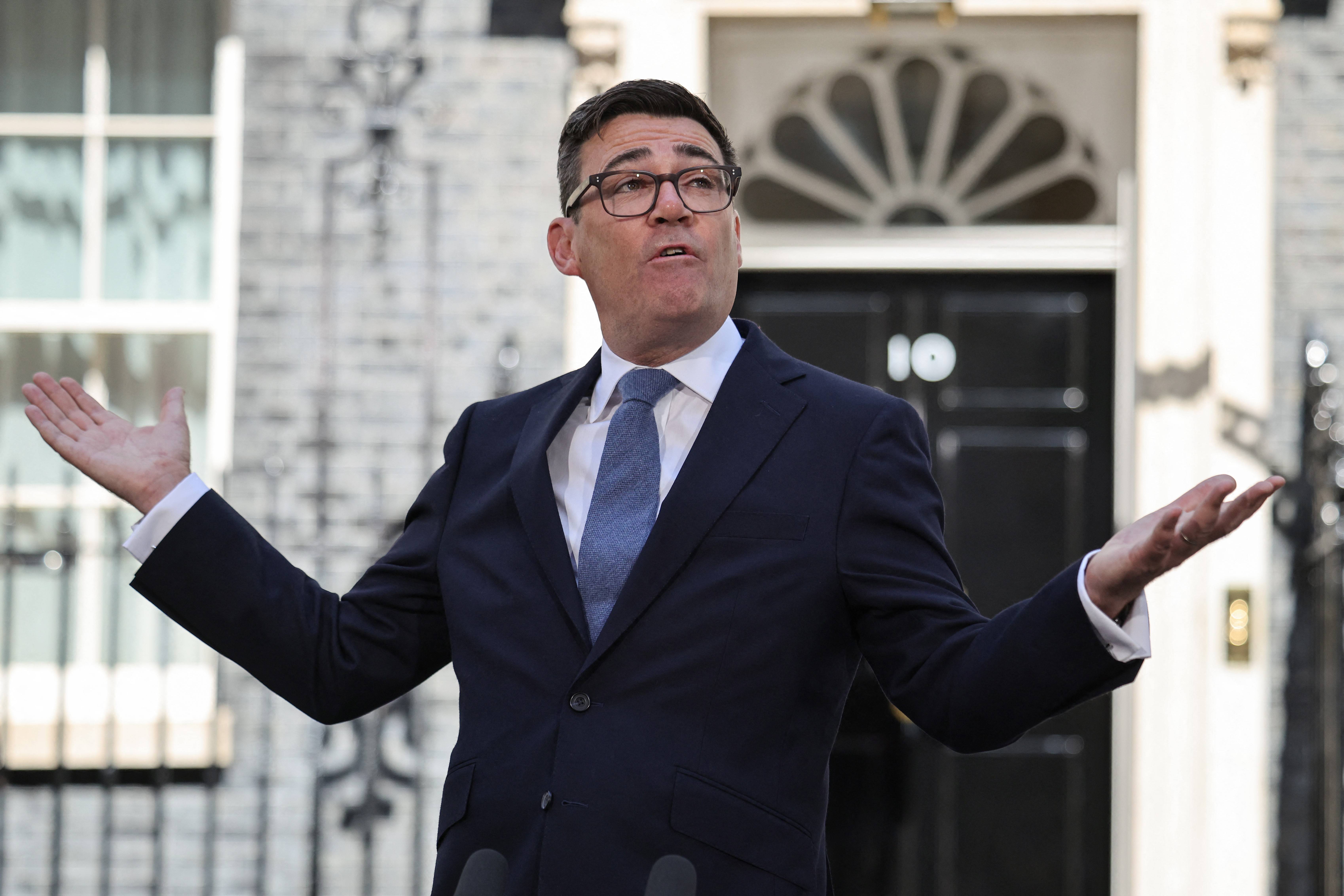 Andy Burnham vira premiê e promete ‘maior transformação do Reino Unido em 40 anos’