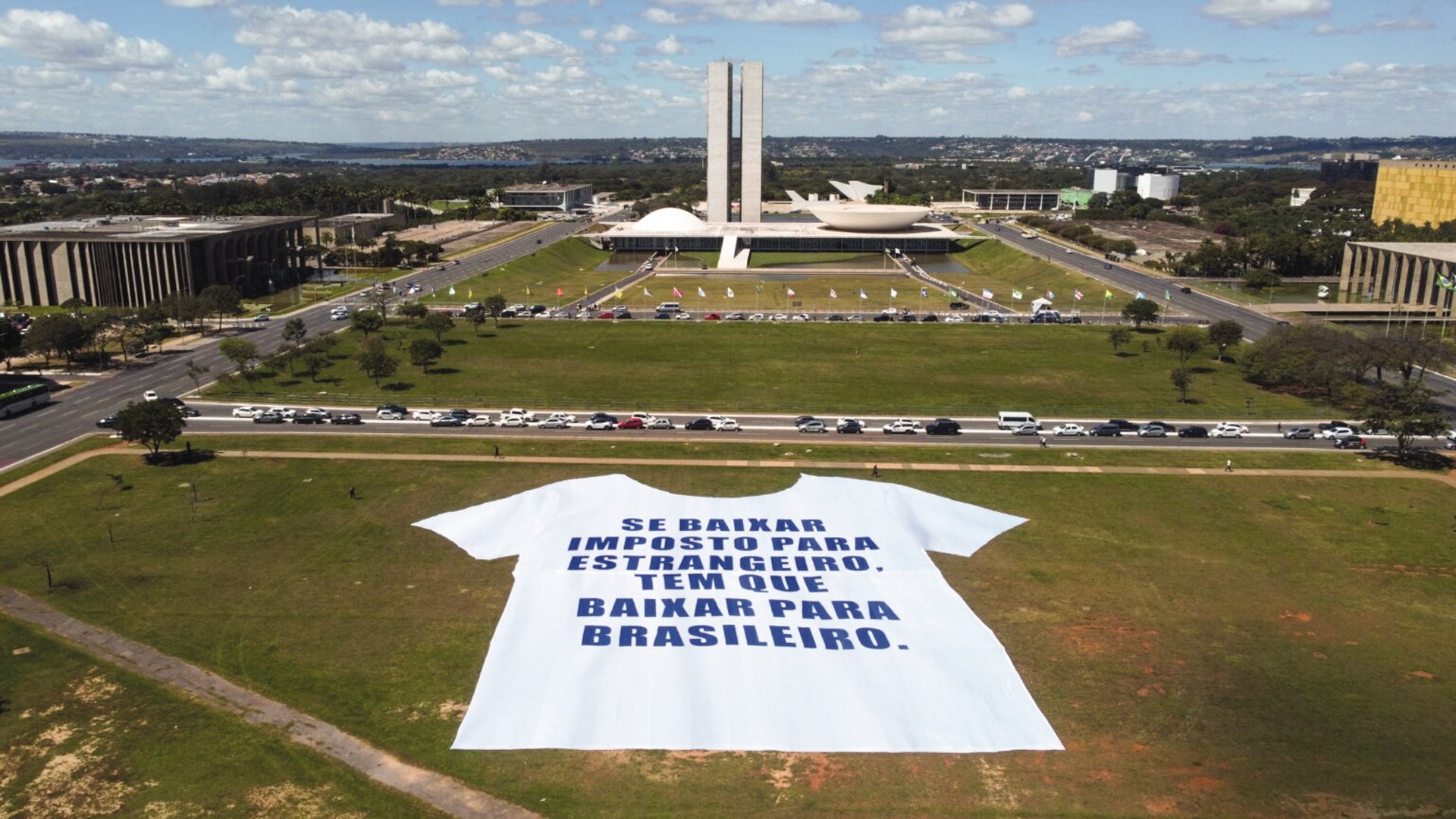 O debate que volta à tona com a renovação do incentivo para carros elétricos importados