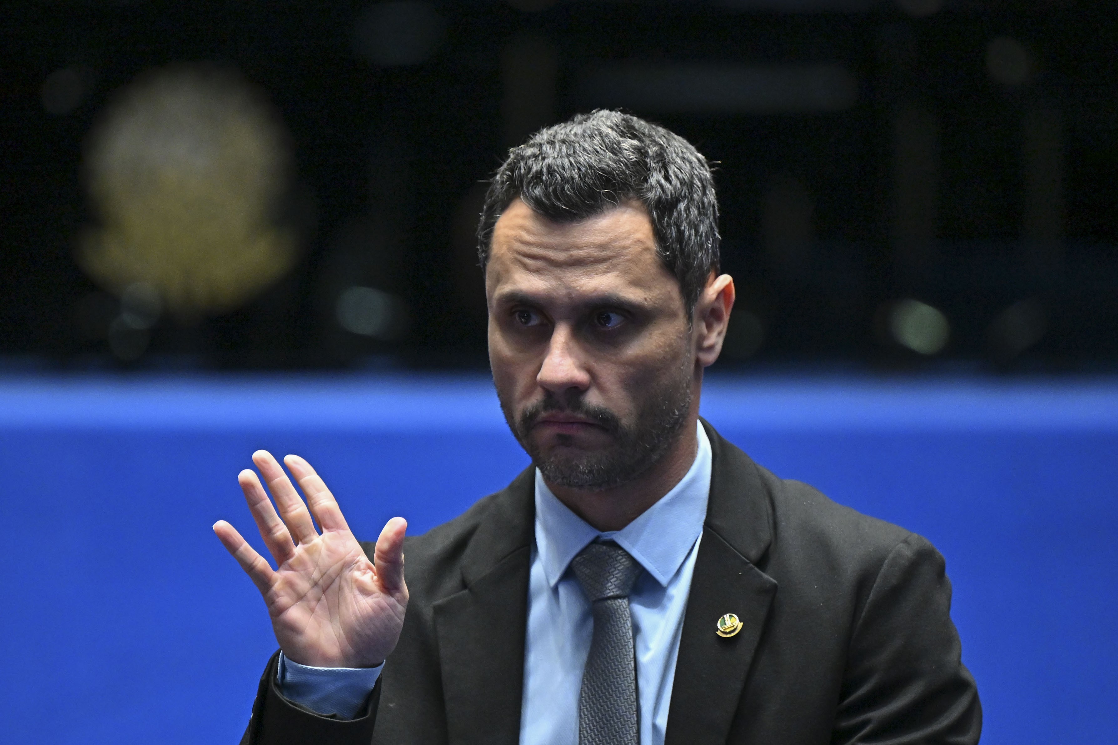 Por que a liderança nas pesquisas não resolveu o impasse de Cleitinho em Minas