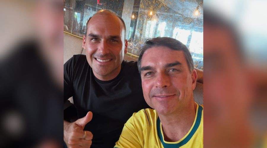 Caso da demissão de Eduardo Bolsonaro recomendada pela PF e Green Card impactam campanha de Flávio