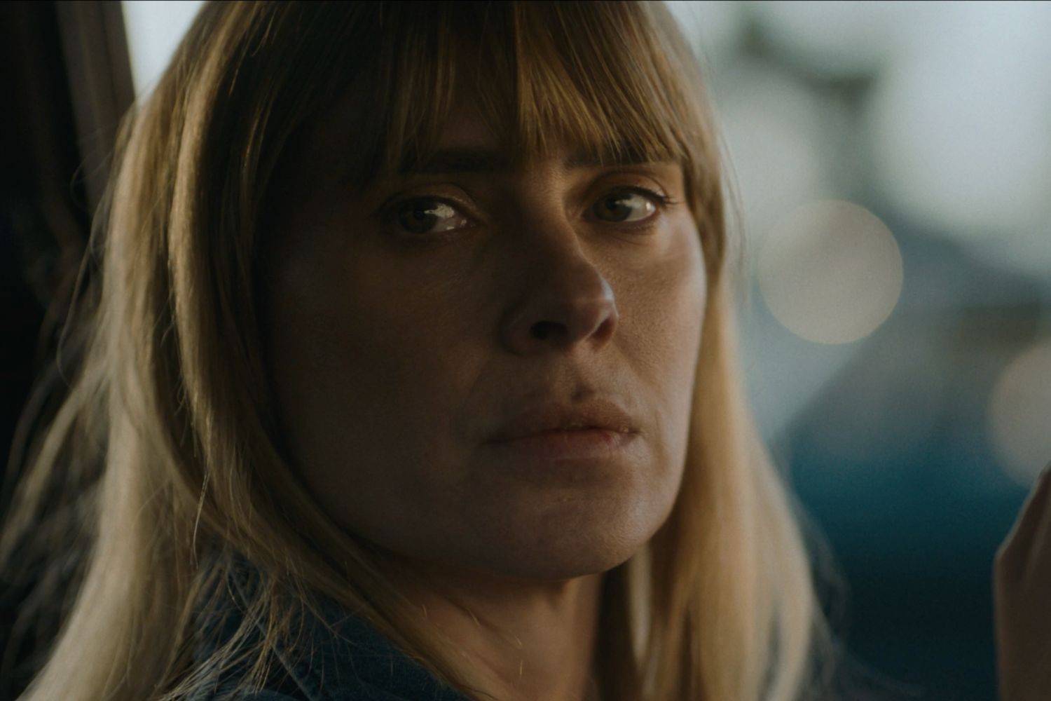 Carolina Dieckmmann estrela ‘Pequenas Criaturas’ e reflete: ‘Quantas mulheres são deixadas todos os dias?’