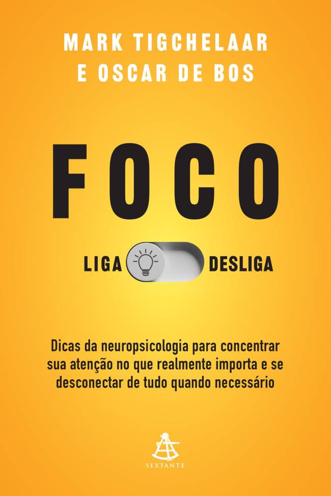 Capa do livro Foco de Mark Tigchelaar e Oscar de Bos. Fundo laranja com t&iacute;tulo em letras pretas grandes. Abaixo, um interruptor cinza com uma l&acirc;mpada acesa no lado Liga e Desliga no outro. O subt&iacute;tulo diz: Dicas da neuropsicologia para concentrar sua aten&ccedil;&atilde;o no que realmente importa e se desconectar de tudo quando necess&aacute;rio. Logotipo da editora Sextante na parte inferior