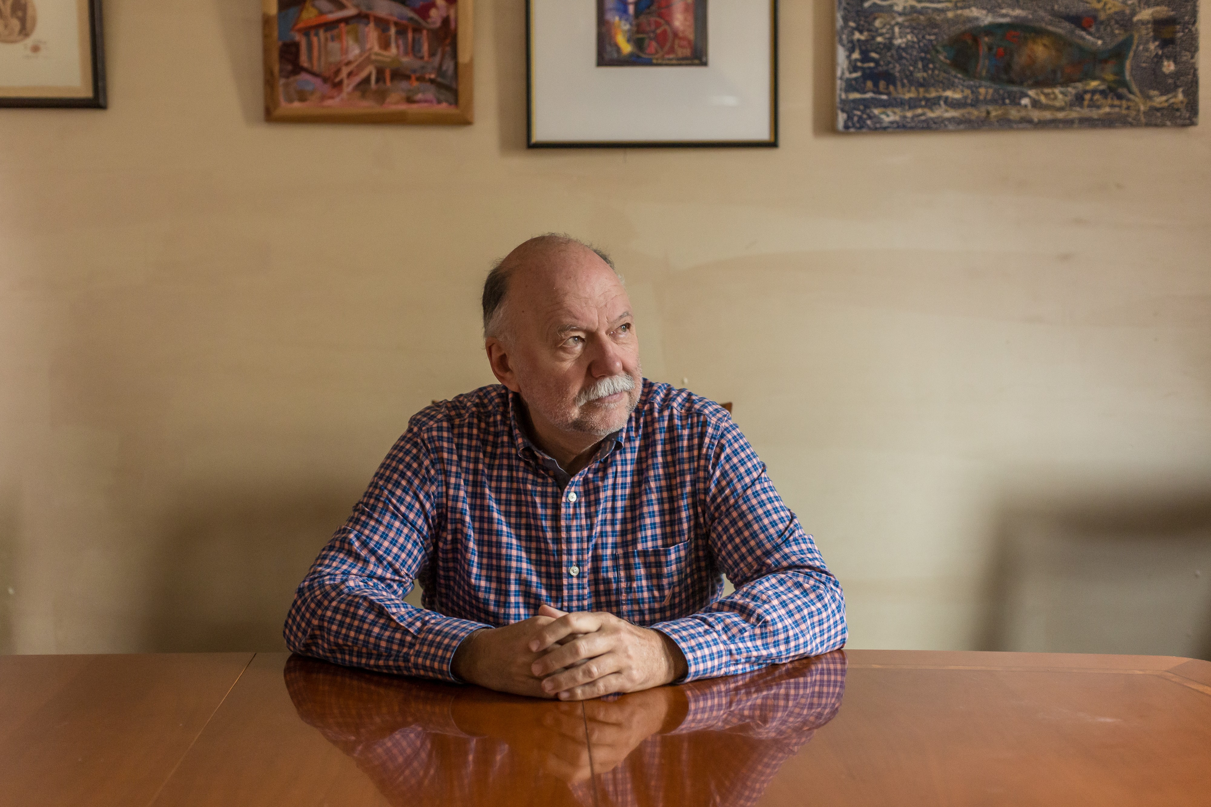 Putin entrará para a história como Hitler, diz escritor ucraniano Andrey Kurkov a VEJA