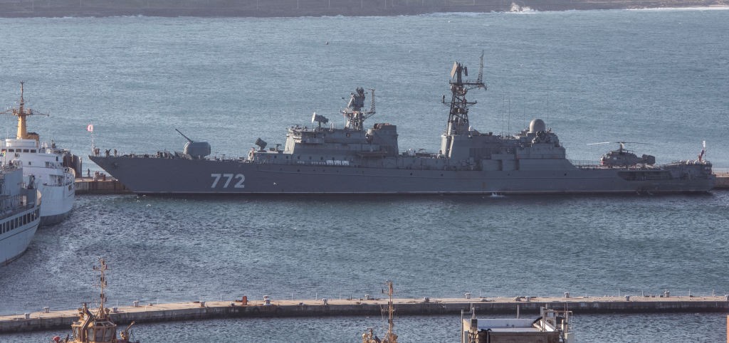 Rússia faz manobras com navio de guerra no Canal da Mancha e acende alerta em Londres