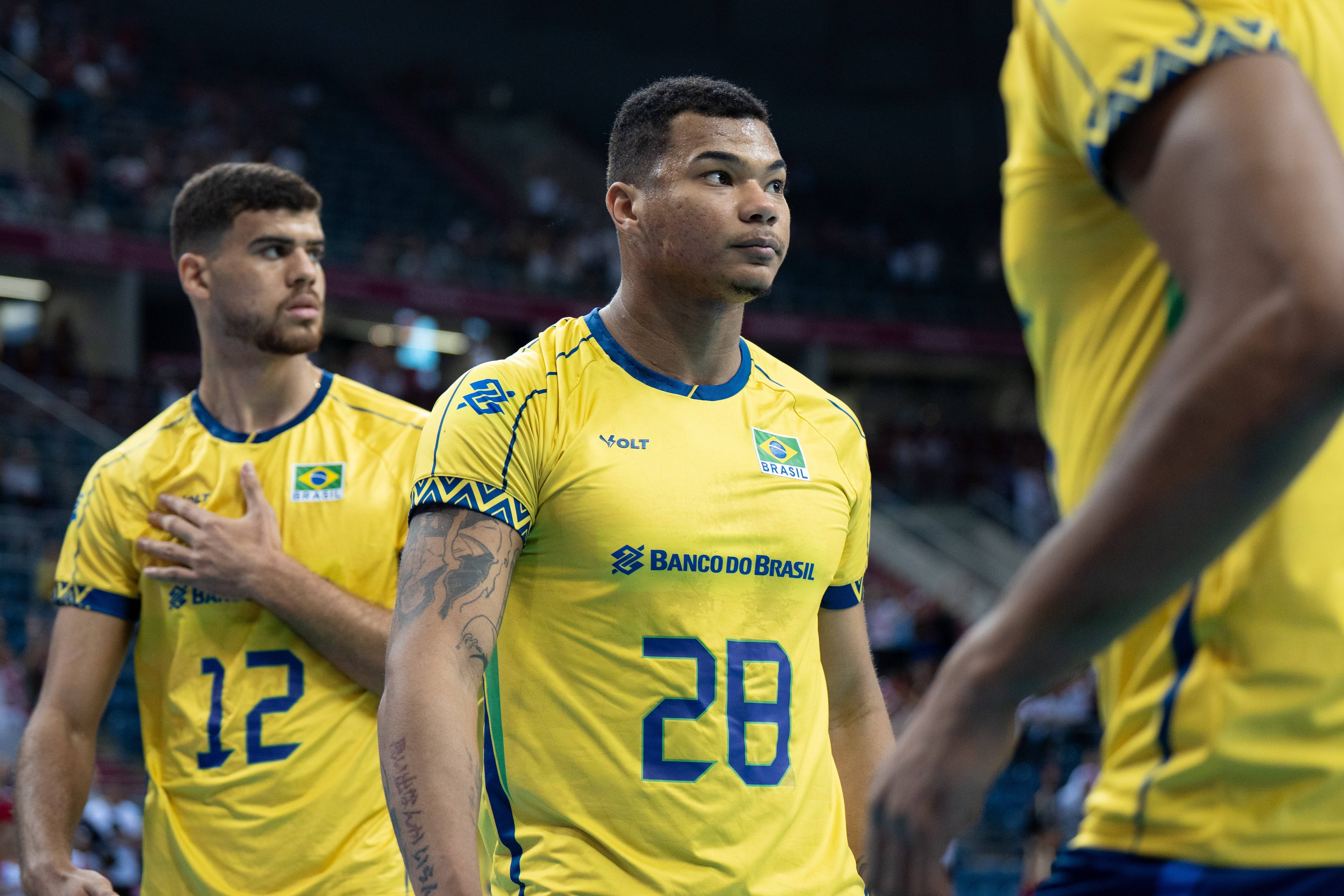 Seleção brasileira de vôlei masculina enfrenta a França e ainda não está classificada para a fase final da VNL