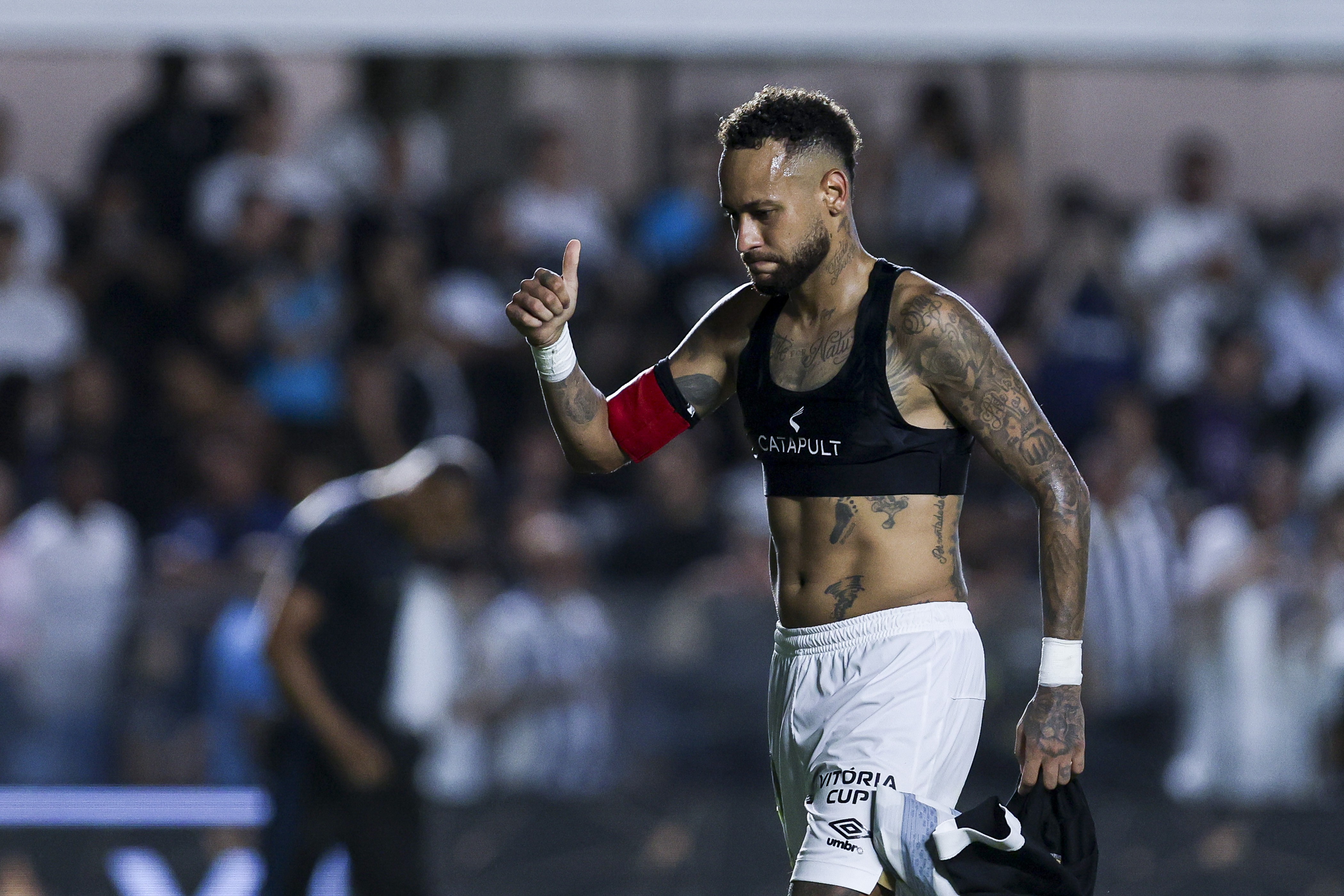 O que dizem os gestos de Neymar em empate do Santos e suas falas no vestiário