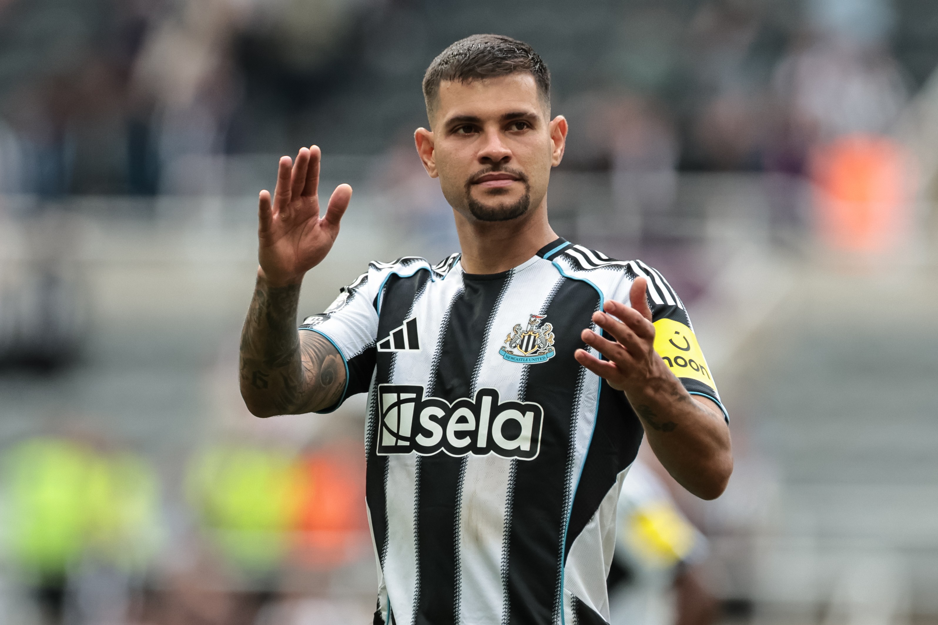 Bruno Guimarães quer sair do Newcastle para defender rival inglês, diz jornal