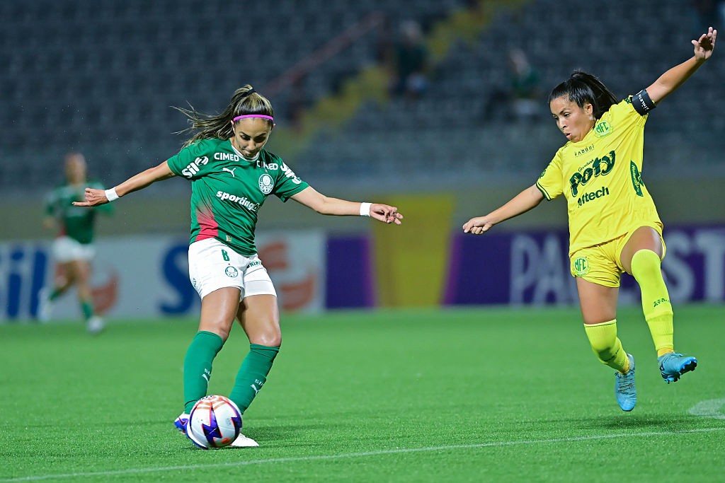 Com foco no futebol feminino, CBF se aproxima novamente de gigante dos refrigerantes