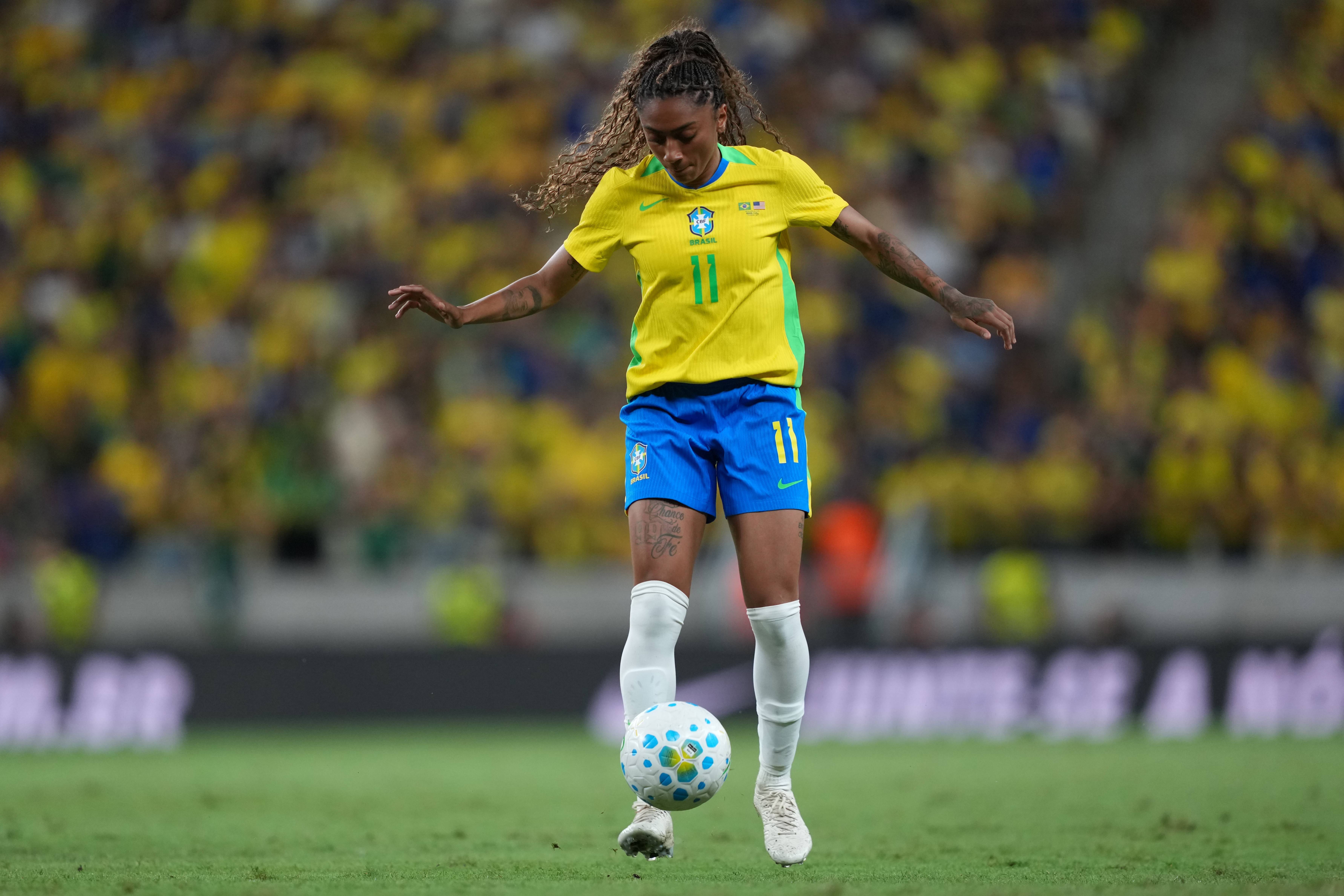 Jogadora da seleção se torna a contratação mais cara do futebol feminino brasileiro