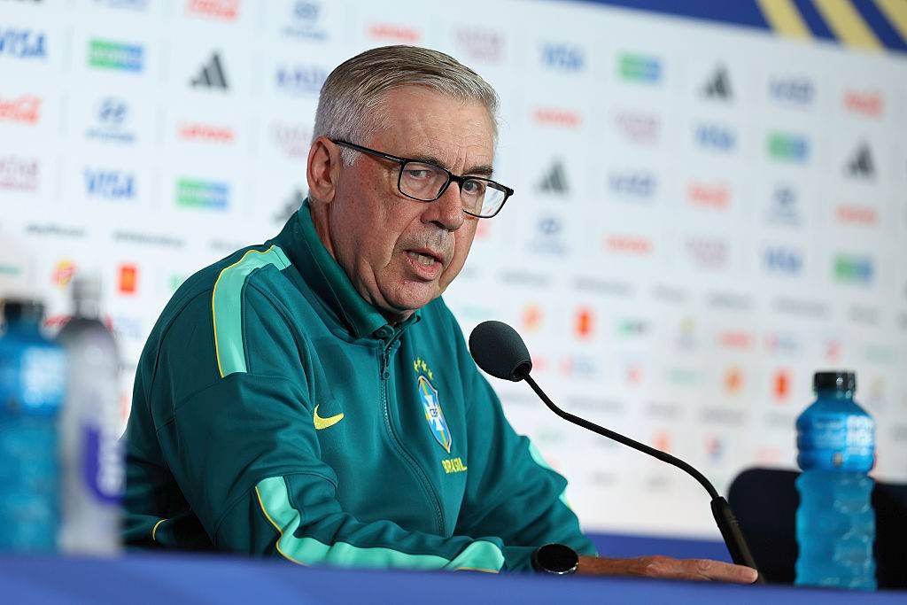 Ancelotti nega mudança para seleção da Itália e continua como técnico do Brasil