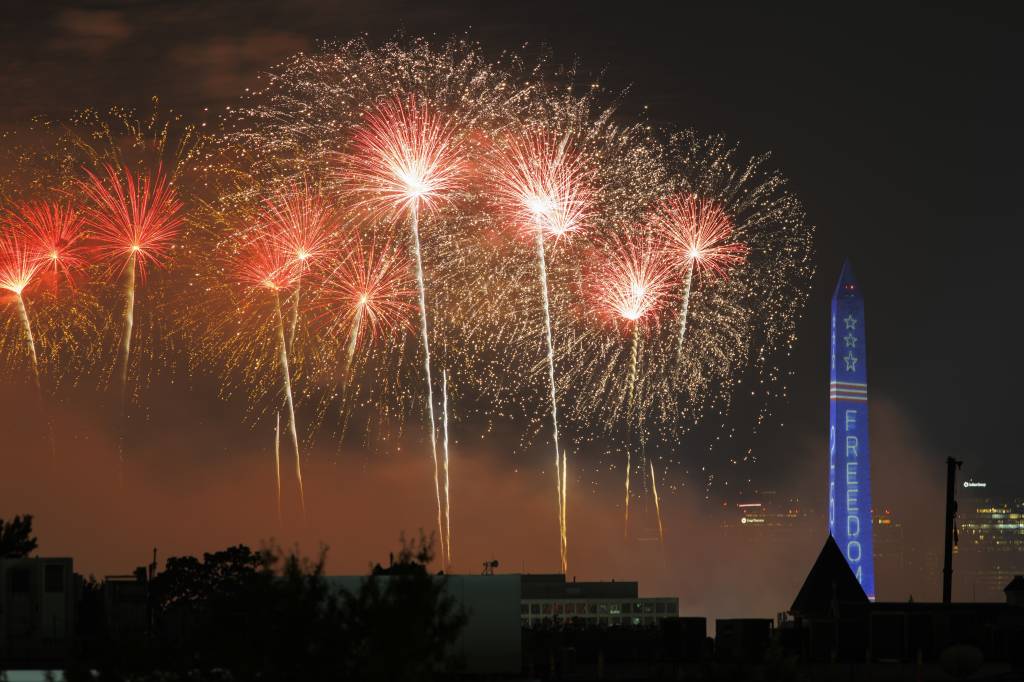 Fogos em Washington, DC, na comemoração dos 250 anos de independência dos EUA