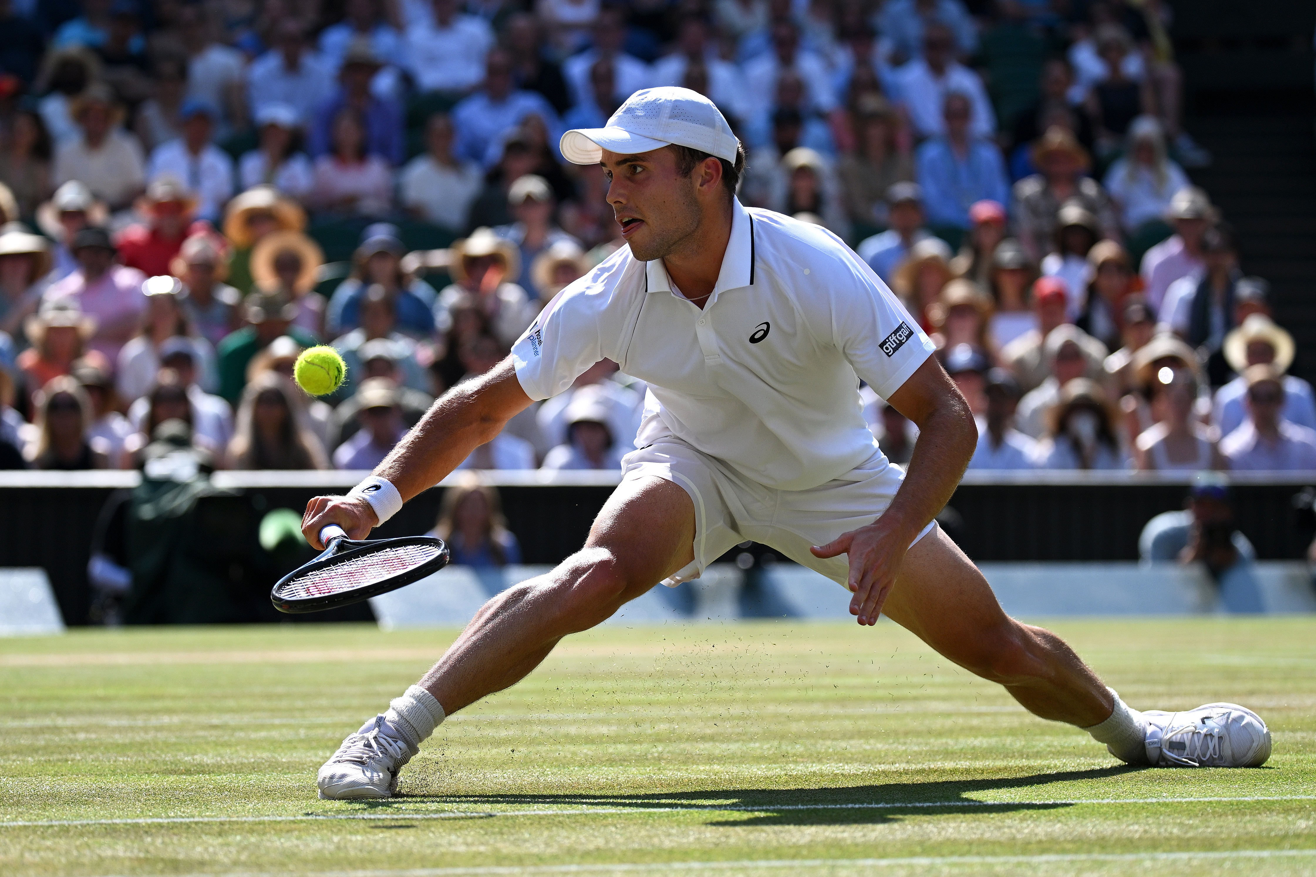 Número 114 do mundo bate vice-campeão de Grand Slam e vai à semifinal de Wimbledon