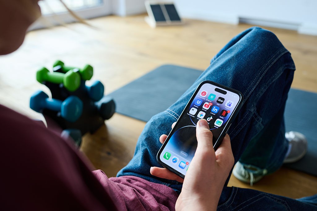 França prepara proibição do uso de redes sociais para menores de 15 anos