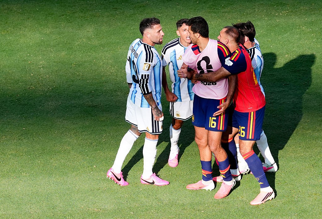 A bronca de Otamendi, da Argentina, em Rodri, da Espanha, após a final da Copa do Mundo