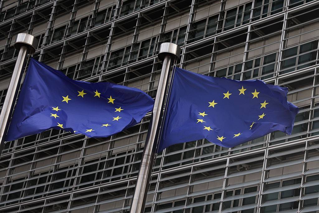 União Europeia exige que conteúdos feitos com IA sejam rotulados para o público