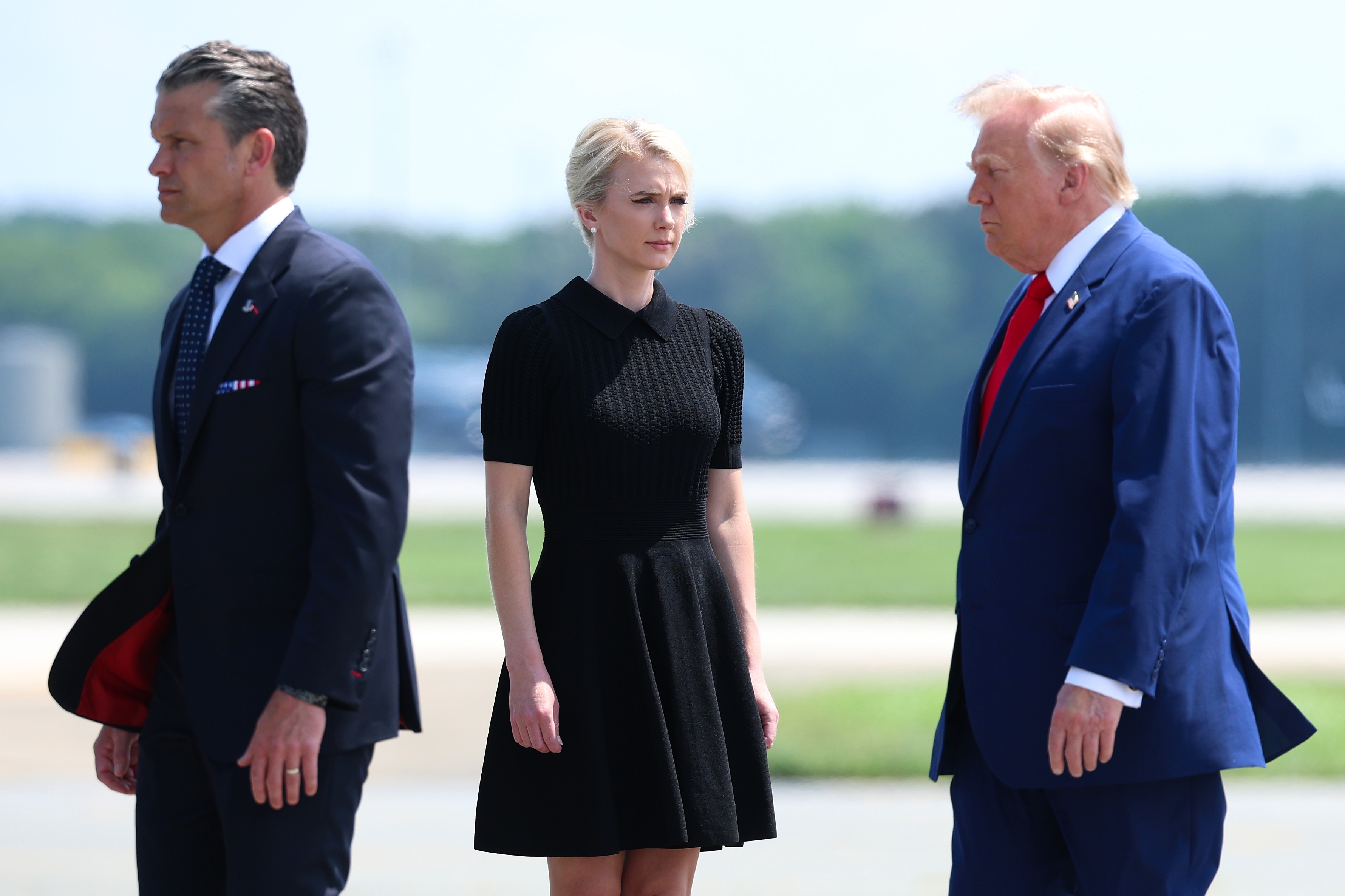 Todo mundo está falando sobre essa mulher e Trump. Tem algo no ar?