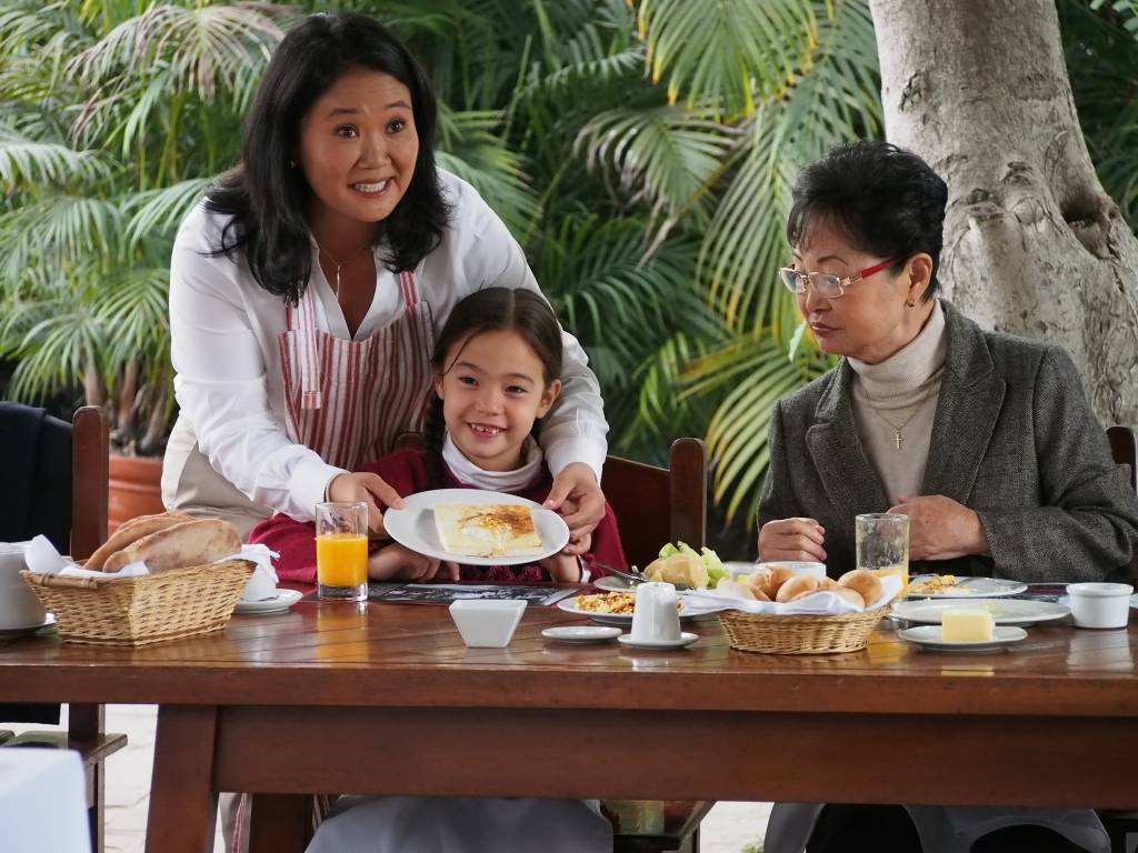 Keiko Fujimori com sua filha Kaori e sua mãe, Susana Higuchi em 2016