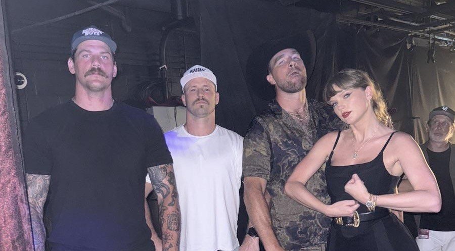 Amigo de Taylor Swift e Travis Kelce reclama por exclusão do casamento
