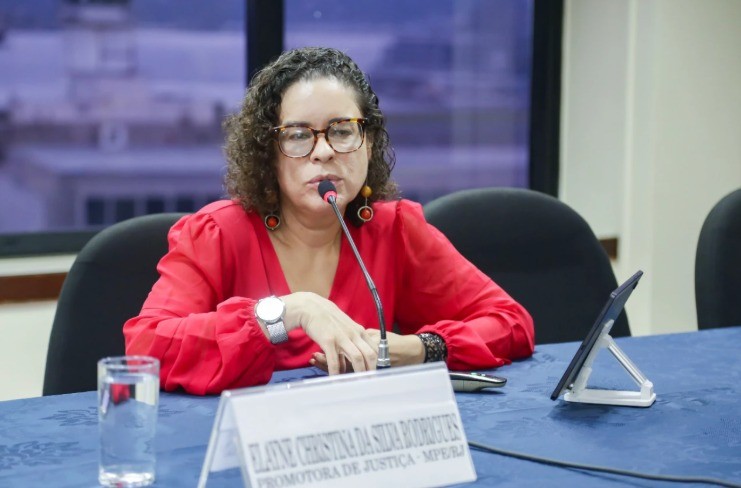 Promotora que classificou como ‘inconstitucional’ fala sobre Deus em evento é alvo de denúncias