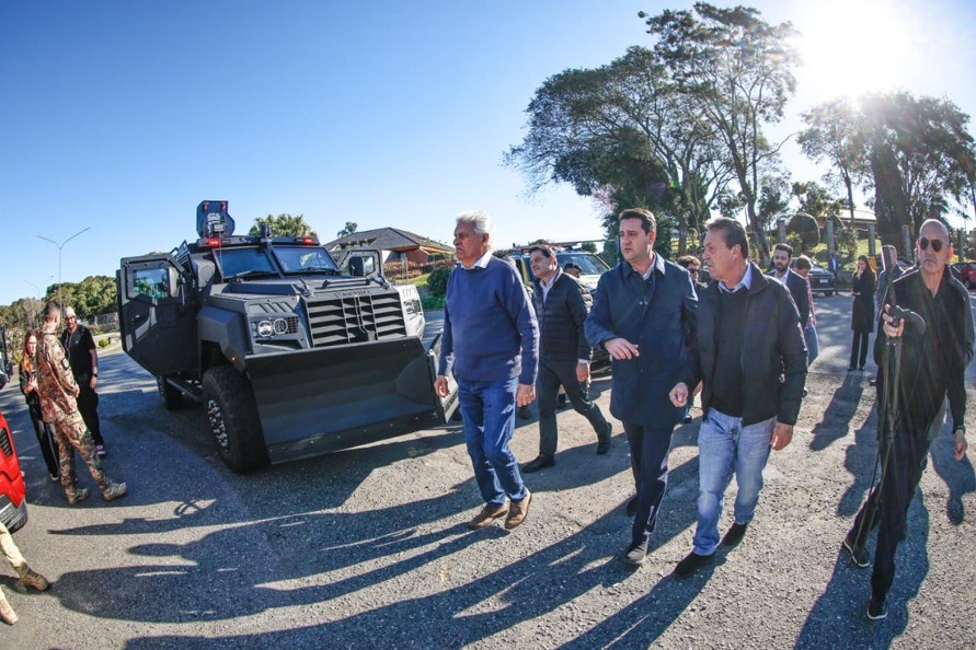 A apresentação de Ratinho Junior a Caiado durante visita ao Paraná